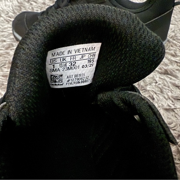 Adidas Terrex Black Outdoor Shoes boys size 1 NWB - Picture 3 of 4